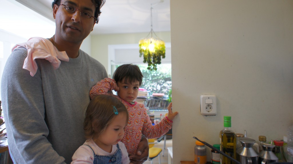 Kabouter en Boer'sj en zijn papa helpen een handje